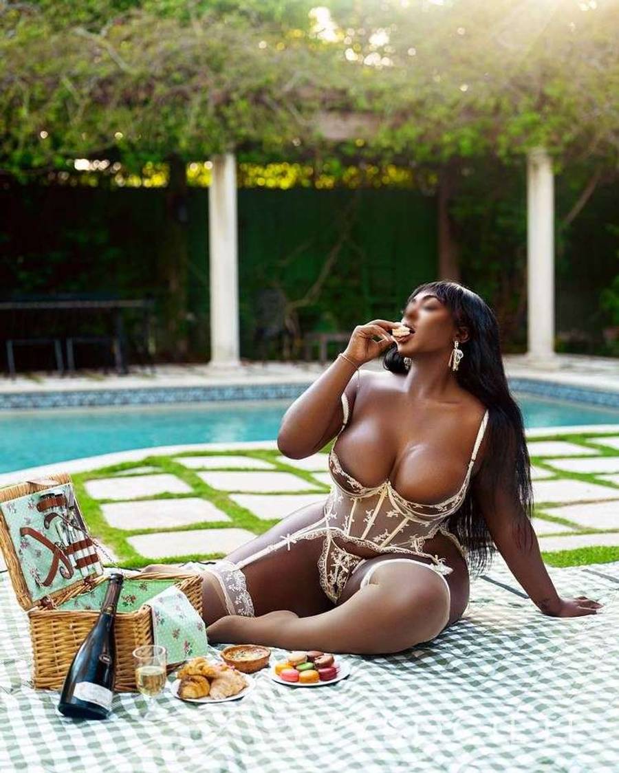 Camille Deveraux - Sydney escort - Profile photo