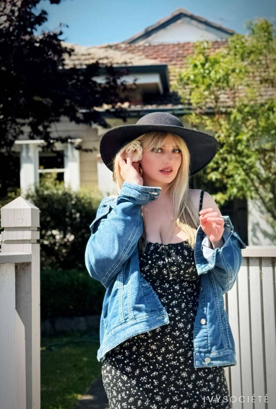 Sara Fennic - Melbourne escort - Profile photo