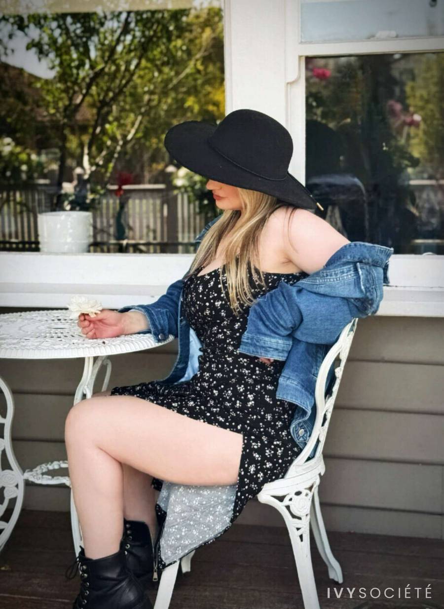 Sara Fennic - Melbourne escort - Profile photo