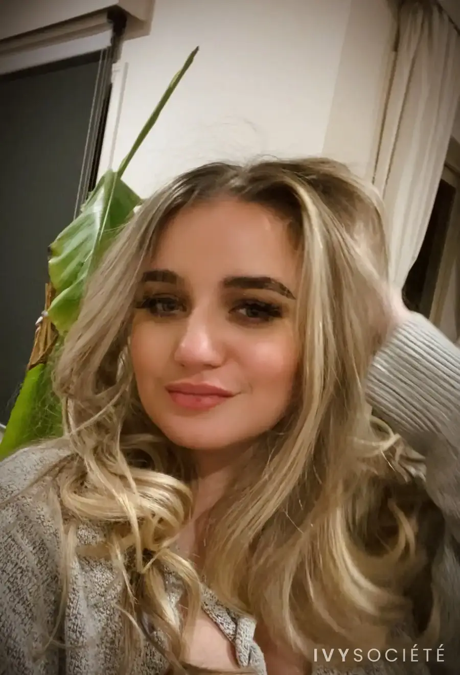 Sara Fennic - Melbourne escort - Profile photo