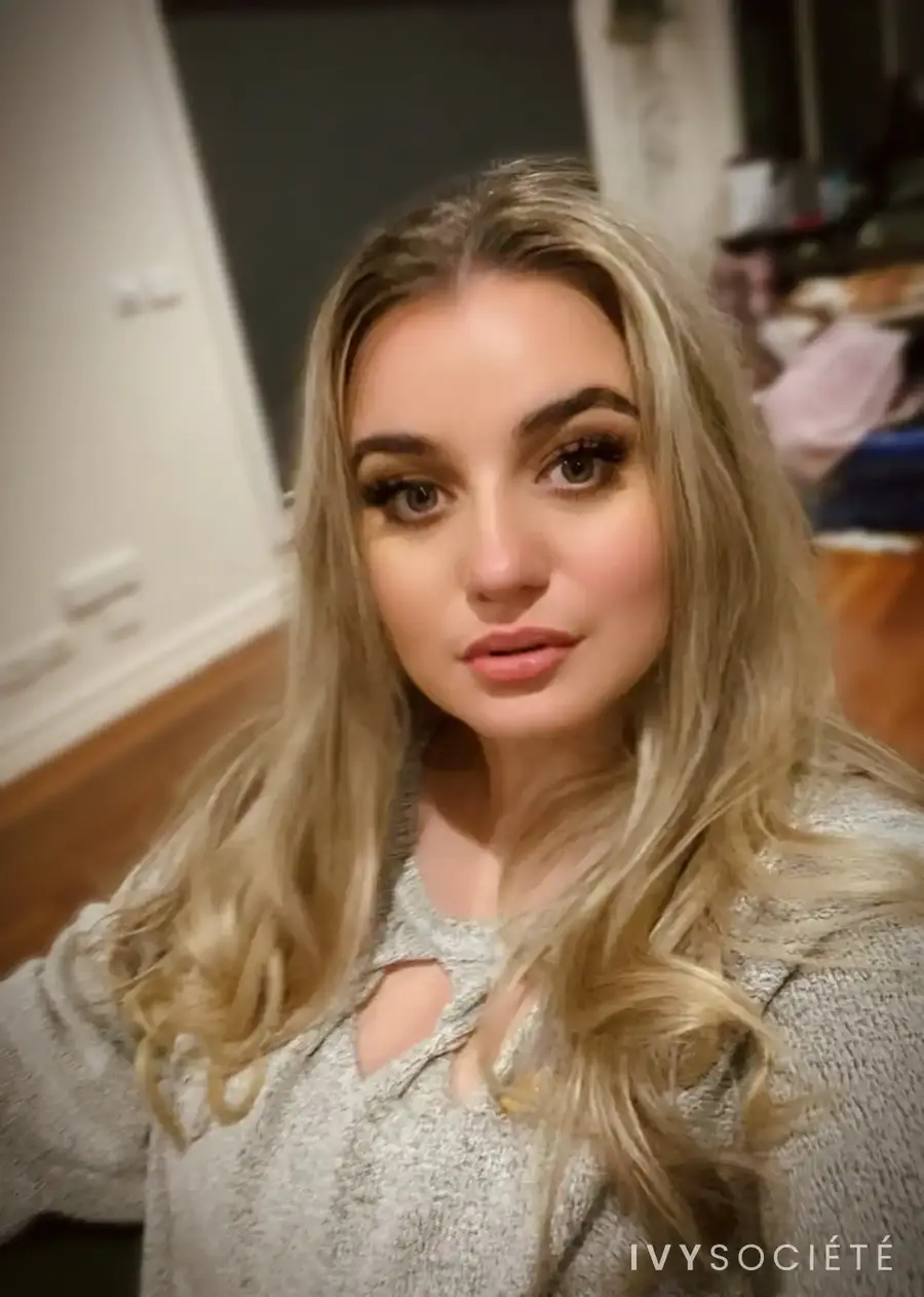 Sara Fennic - Melbourne escort - Profile photo