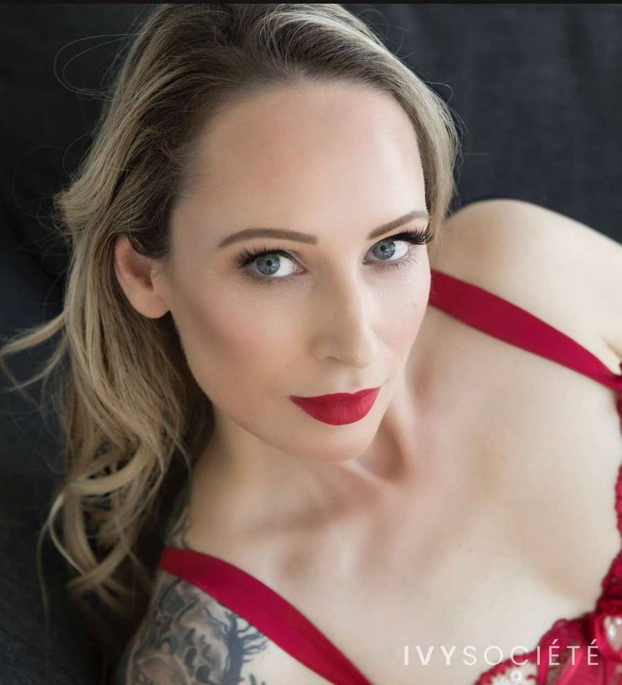 Beth Monroe - Melbourne escort - Profile photo