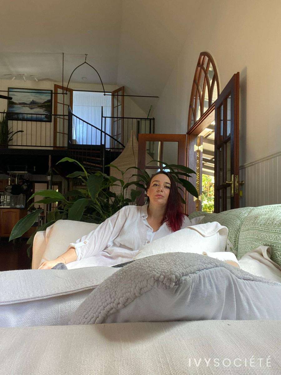 Curvy Brunette - Melbourne escort - Profile photo