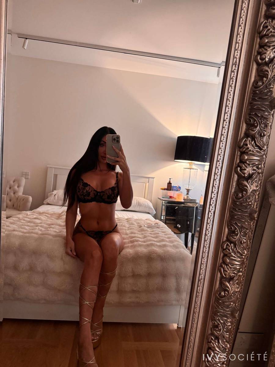 Karla English - Sydney escort - Profile photo