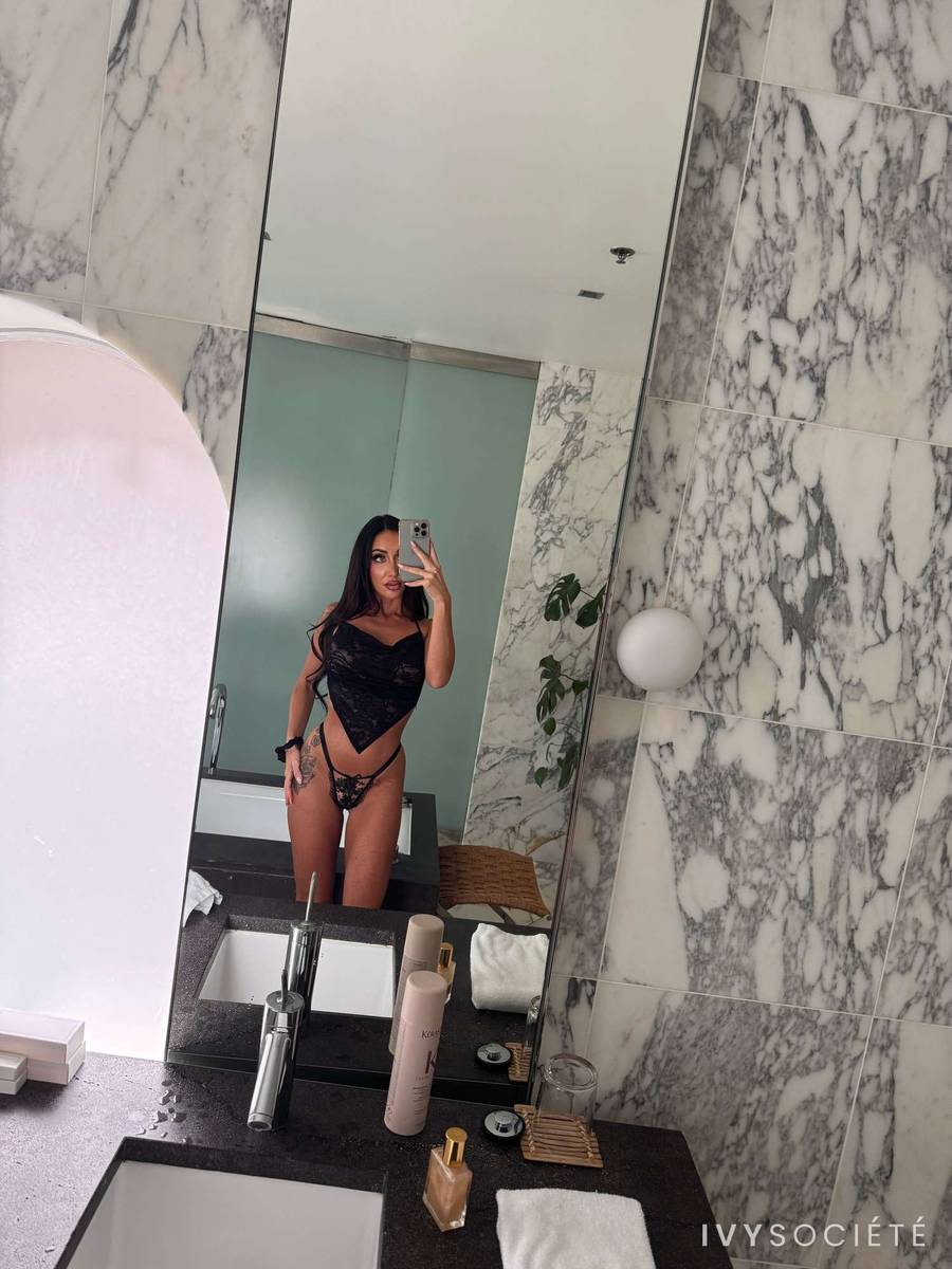 Karla English - Sydney escort - Profile photo