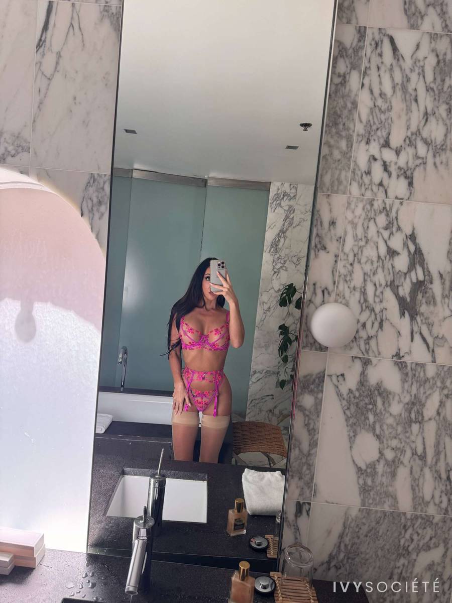 Karla English - Sydney escort - Profile photo