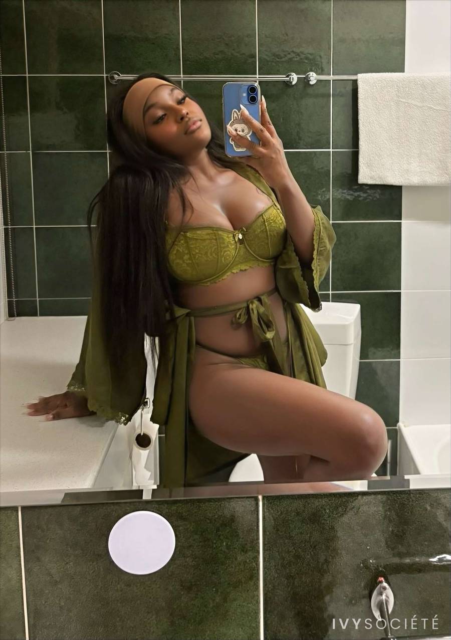 Yazmine V - Melbourne escort - Profile photo